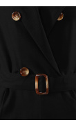 Combinaison noire à boutons et ceinture