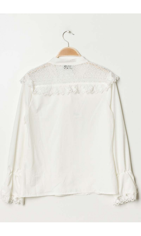 White lavallière shirt with lace