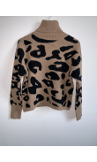 Camel sweater with leopard print and turtleneck