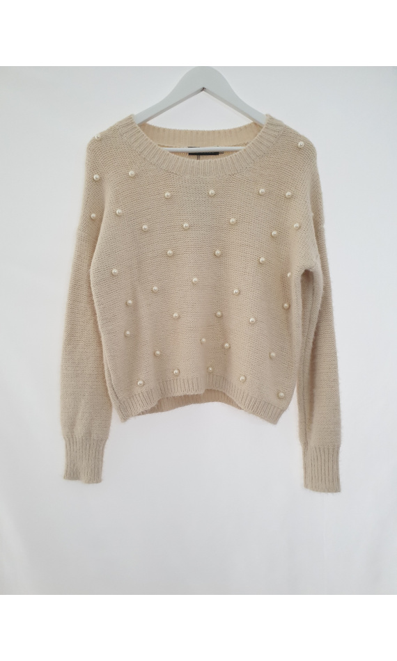 Beige knit pullover with pearl